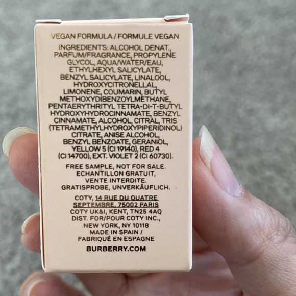 Burberry Goddess Perfume - Picture 2 of 2